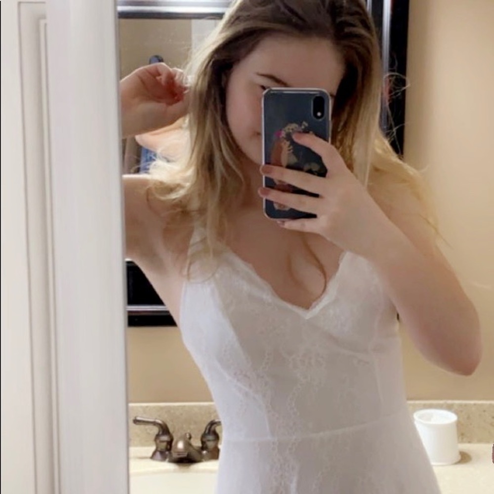 white lace dress - Picture 3 of 7